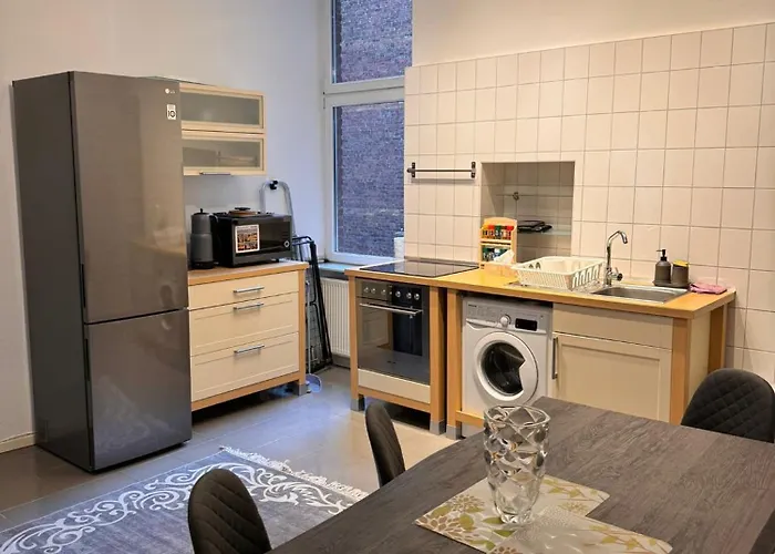 3-room In Centre *