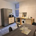 3-room In Centre *